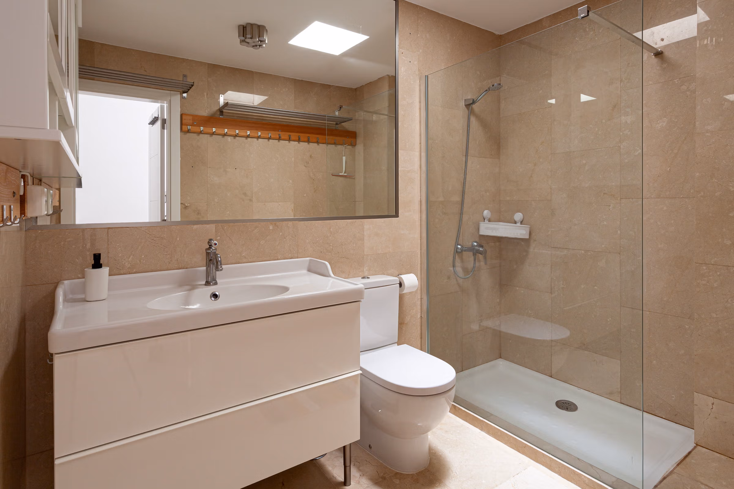 bathroom in marble in anfi del tauro