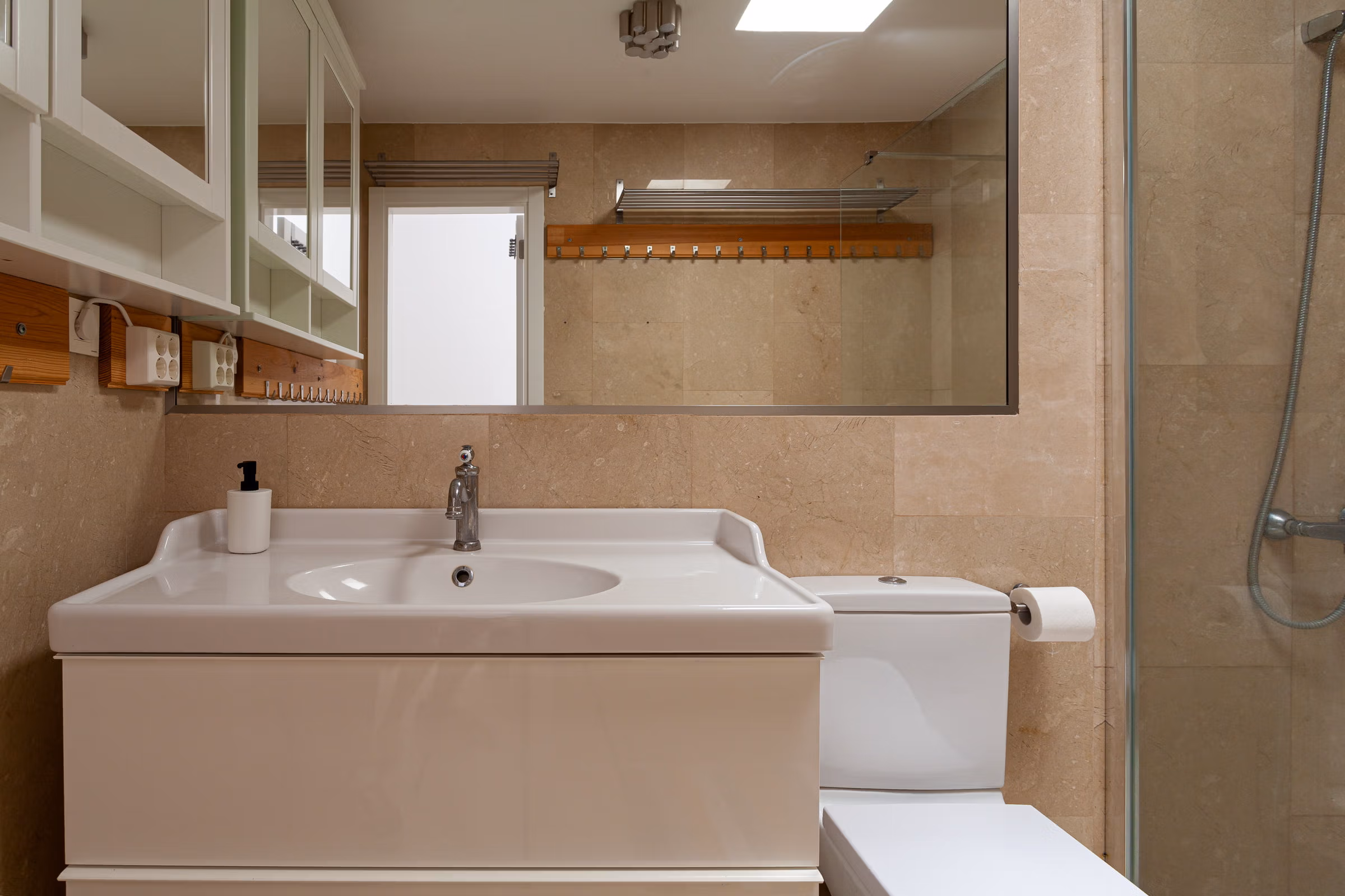 bathroom in marble in anfi del tauro